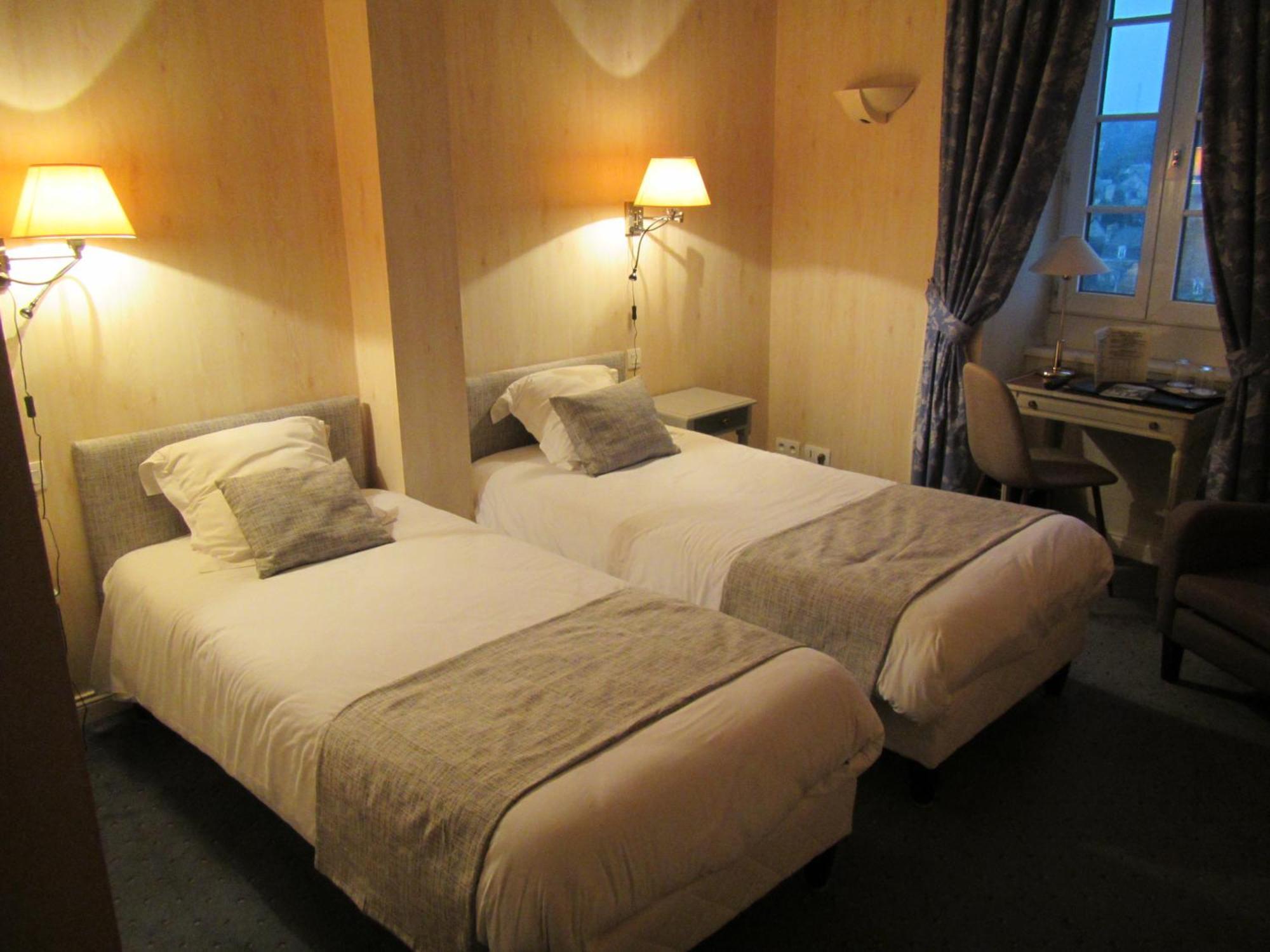 Hotel Le D'Avaugour Dinan Bagian luar foto